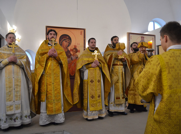 Священники Минской епархии совершили божественную литургию